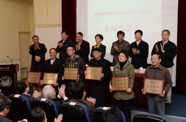 我院关工委分会获得黄色网站
关工委先进集体称号 我院关工委分会获得黄色网站
关工委先进集体称号